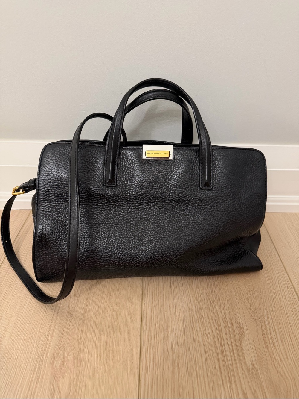 Marc Jacobs Black Pebbled Leather Barrel Duffel with Gold Plaque - Picture 2 of 8